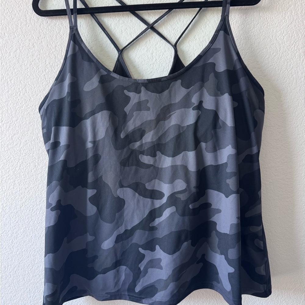 Old Navy Dark Gray Camo Activewear Top
